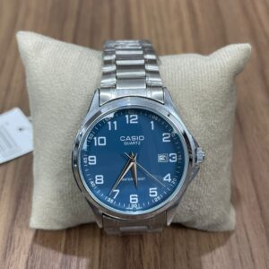 Relógio Casio Classic Prata com Fundo Azul – Elegância que se Destaca