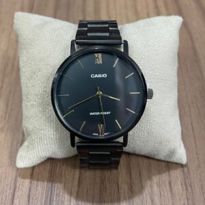 Relógio Casio Classic Preto com Fundo Preto – Elegância que se Destaca